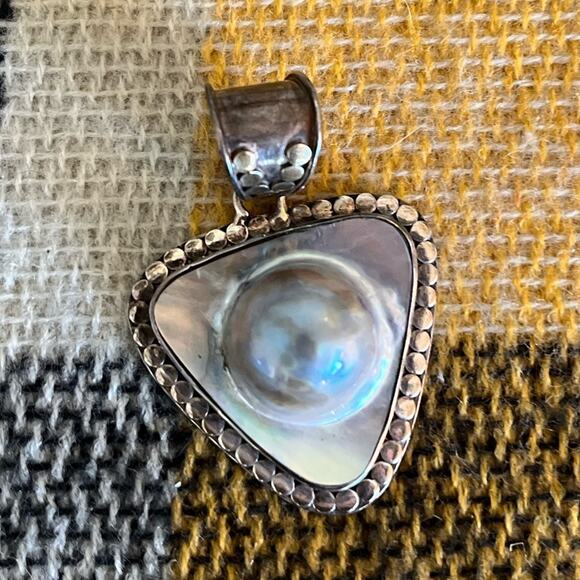 Sterling Silver Mother Of Pearl Blister Pendant - Picture 3 of 9